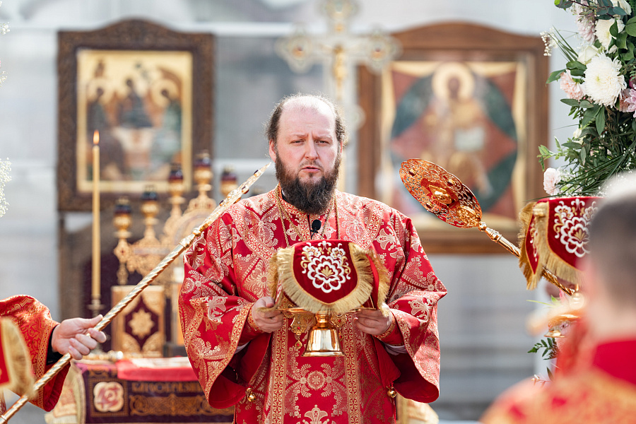 Божественная литургия во Введенском Владычнем монастыре города Серпухова